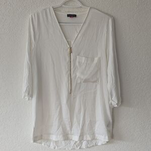 Vince Camuto White V-Neck Tunic with Gold Zip and Pocket